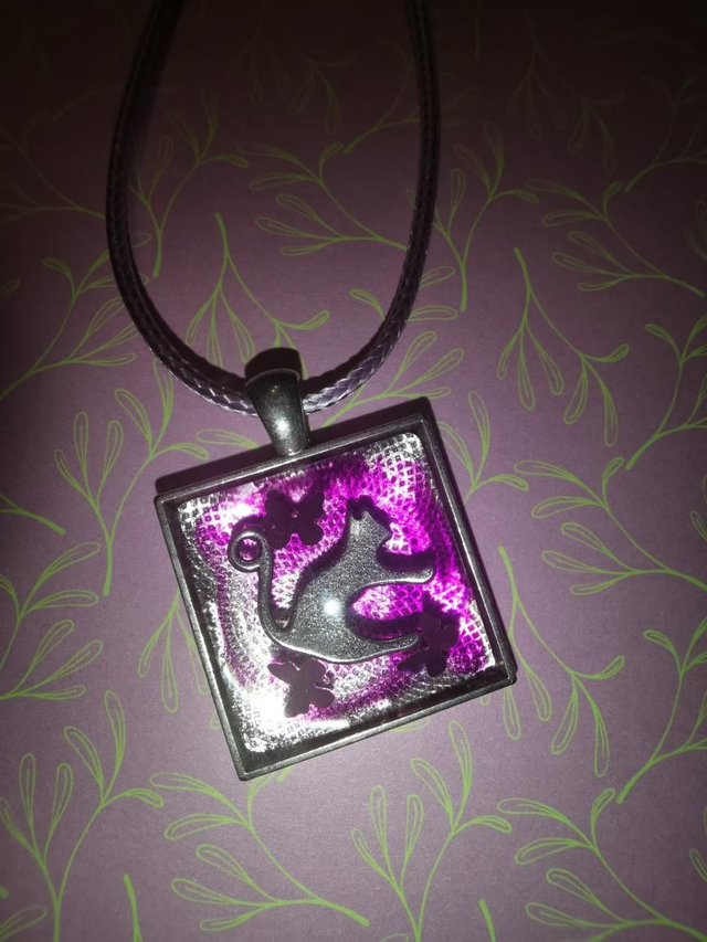 Pendentif chat violet 