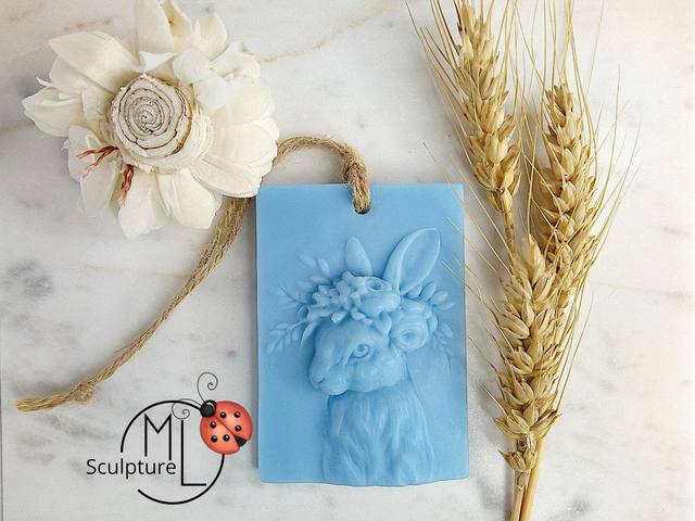 Suspension de cire parfumée &quot;LAPIN couronné de fleurs&quot;