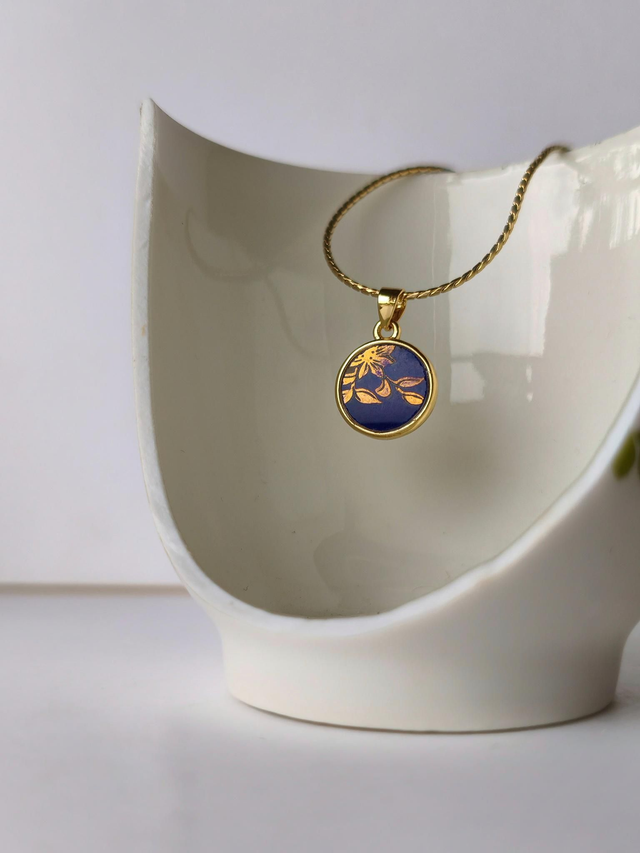 Pendentif rond - porcelaine Limoges - no.2