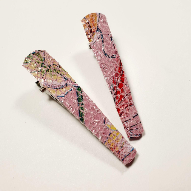 Lot de 2 pinces crocodile en cuir rose effet craquele