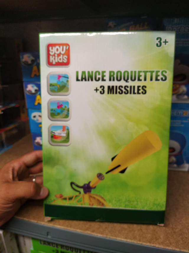 LANCE ROQUETTES AVEC 3 MISSILES