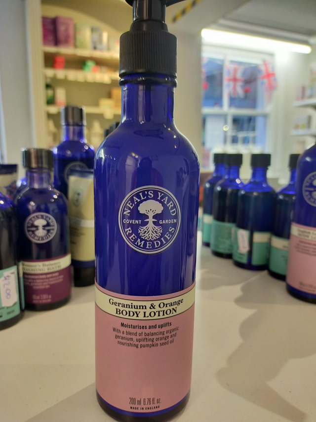 Geranium and Orange Body Lotion 200ml (Neal's yard) 2510