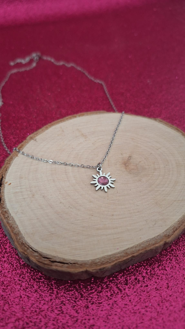 Collier argenté soleil paillettes roses 