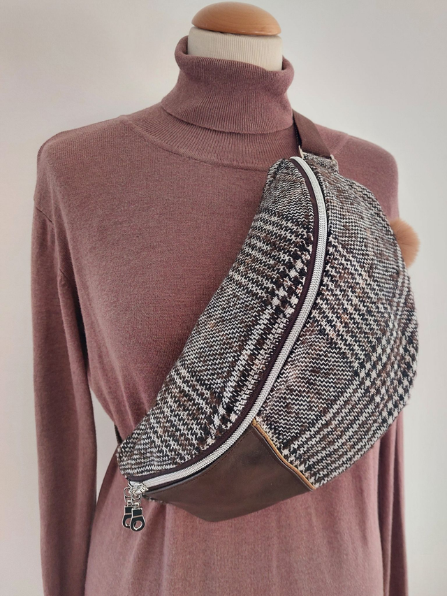 Sac banane en simili cuir marron et lainage