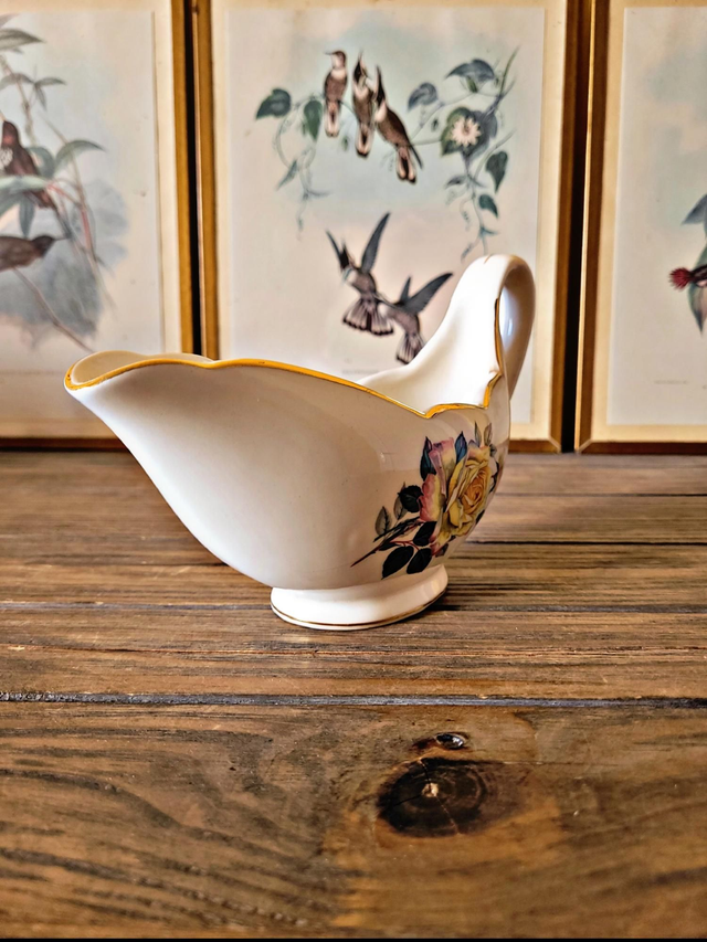 Saucière Gien Gardanne, roses couleur jaune, faïence vintage