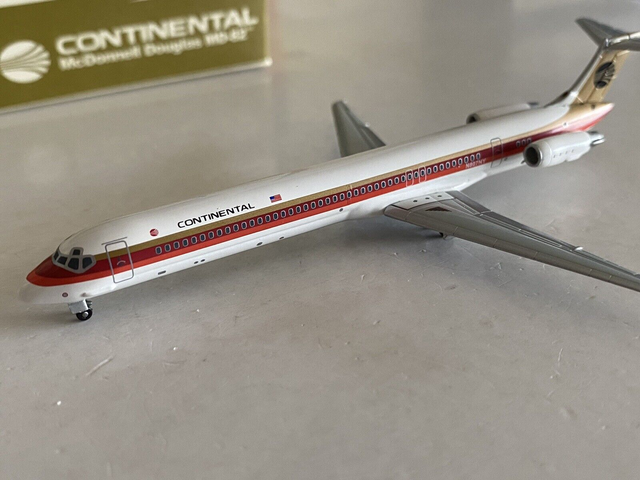 Continental Airlines MD-82 (N807NY) Black Meatball, 1:400