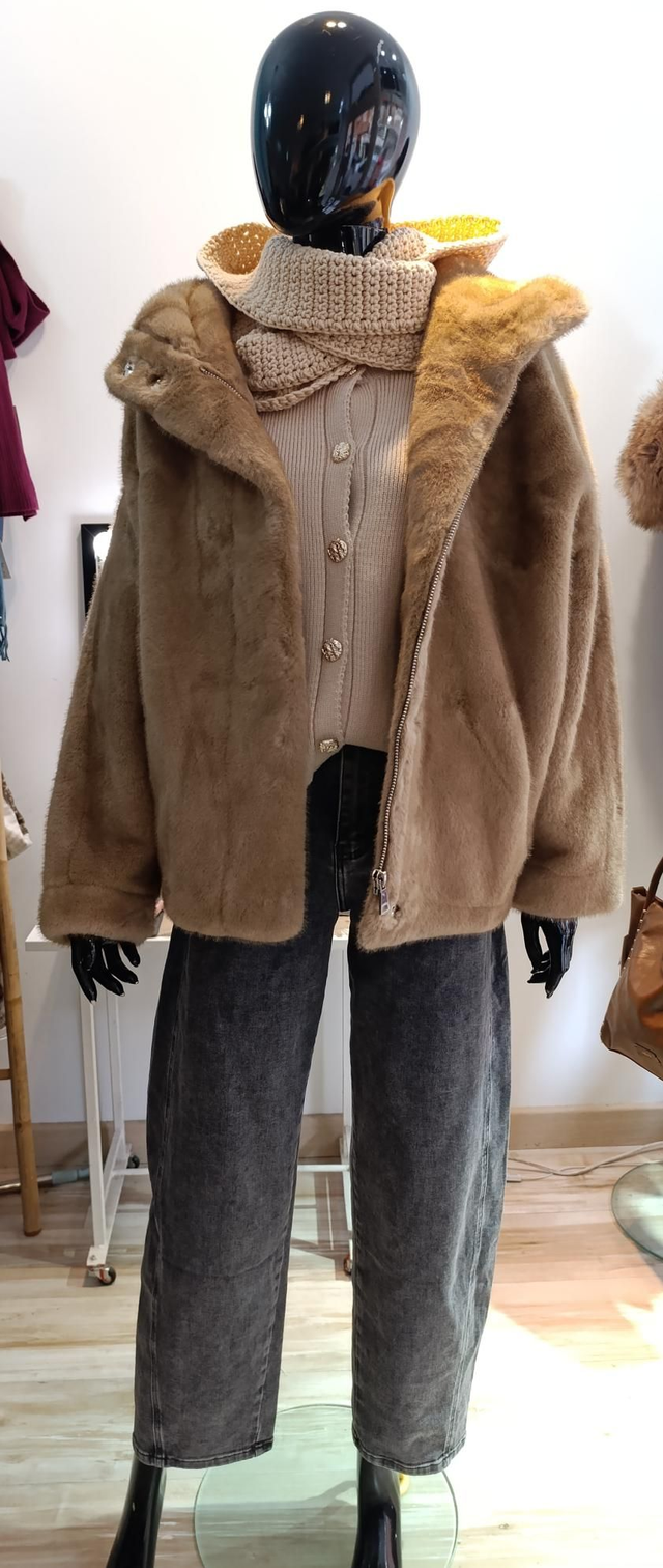 Chaquetón pelito capucha Globo