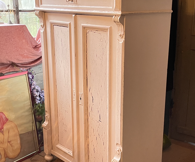 Vertiko / Kommode / antik handcoloriert  Rosa Craquelé