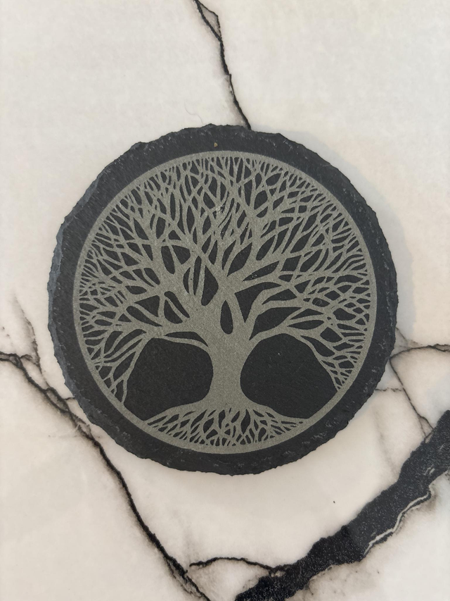 Arbre de vie gravé sur ardoise de 10 cm de diamètre
