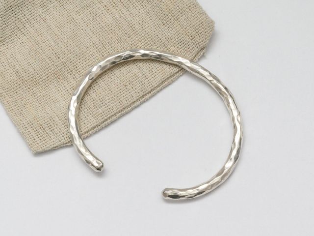Silberarmreif mit Hammerschlag 4mm