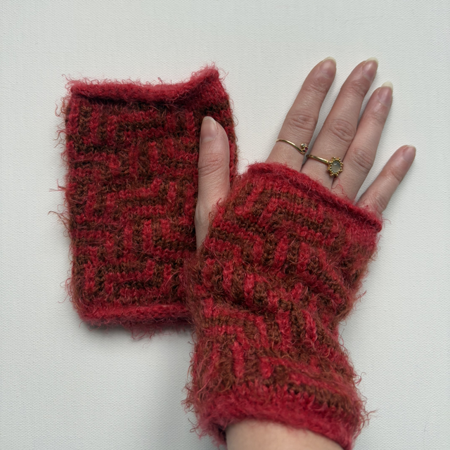 Mitaines rouges et marrons 