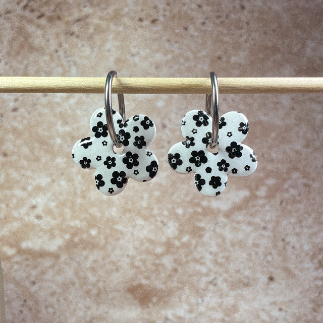 Maxi fleurs - Blanche &amp; fleurs noir (sans créoles)