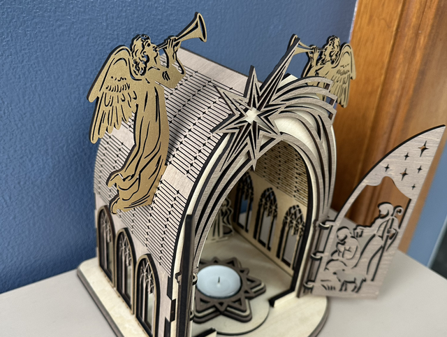 Crèche en bois – Forme cathédrale