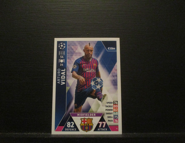 Arturo Vidal - UEFA Champions League Match Attax 2018/19 Original Trading Card #9