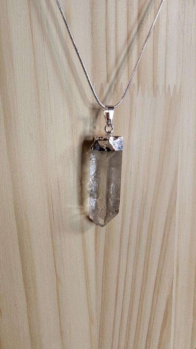 Collier pendentif pointe de Quartz 