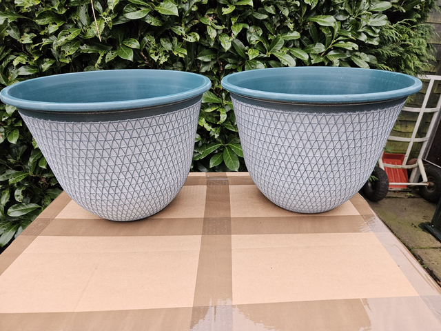 Camden Patio Hard Plastic Planters Green With White Wash