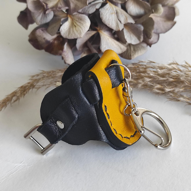 Porte clés selle de cheval en cuir 