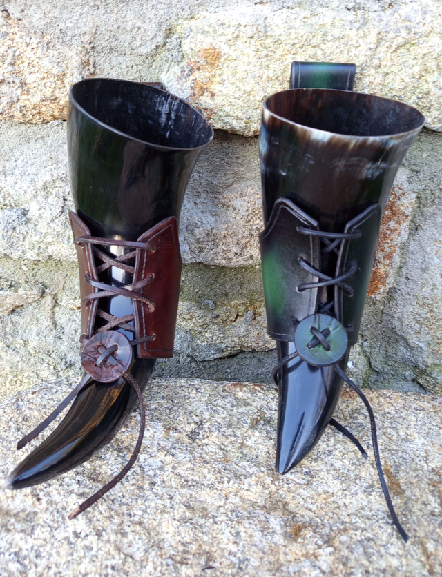 Porte-corne en cuir avec corne