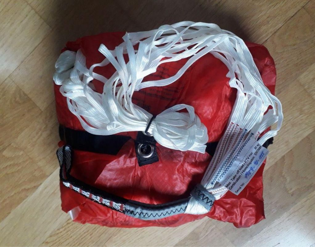 Pliage Parachute de Secours 