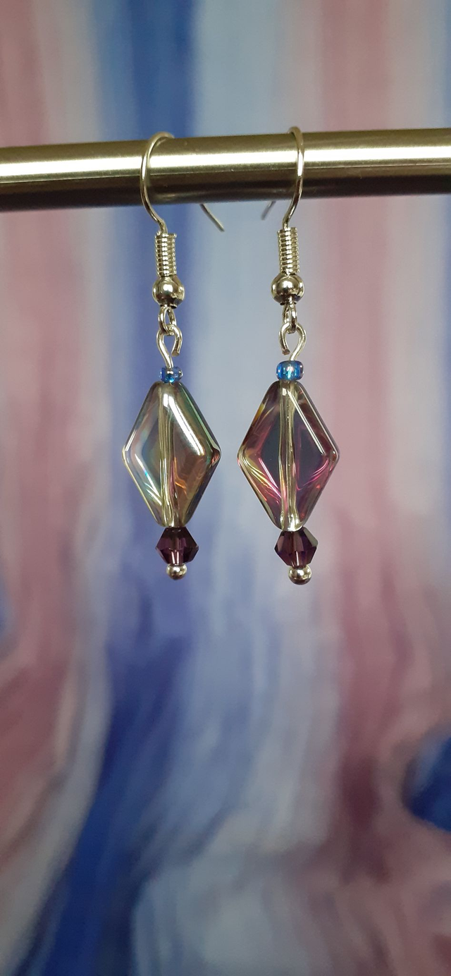 Gewoon Petites Boucles d'oreilles, perle losange mauve métallisé