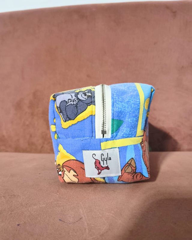✨ Trousse matelassée upcyclée – Édition Tarzan ✨
