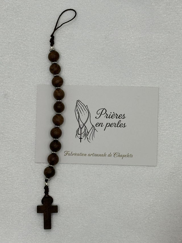 Accessoire de téléphone artisanal – Perles en bois brun &amp; croix en bois