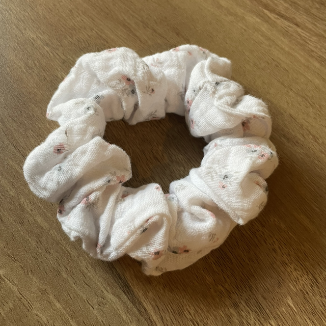 Chouchou Ève blanc à fleurs 