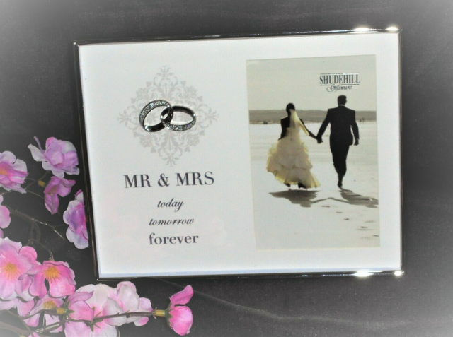 Beautiful Mr & Mrs Wedding Gift 4 x 6 in Photo Frame Quality Design Silver Plate