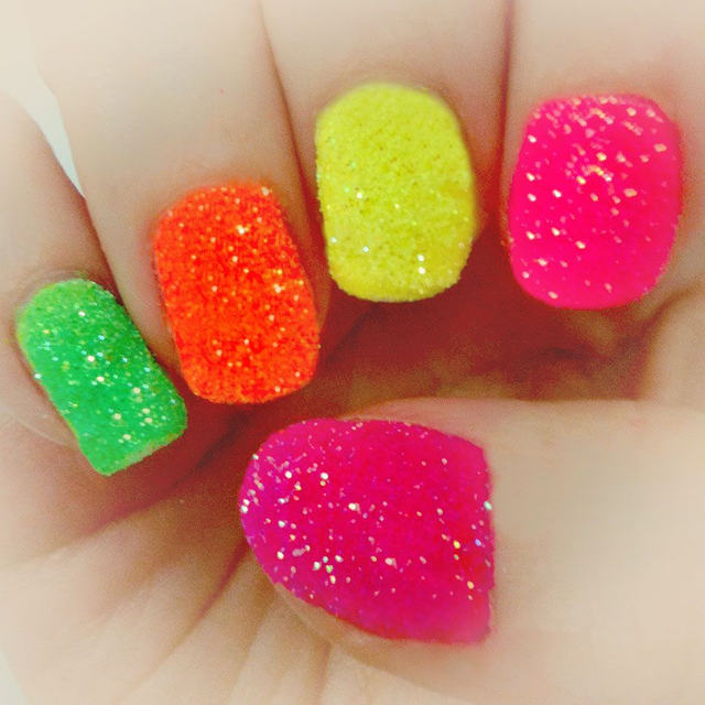 Make your own neon glitter heart nail polish per child