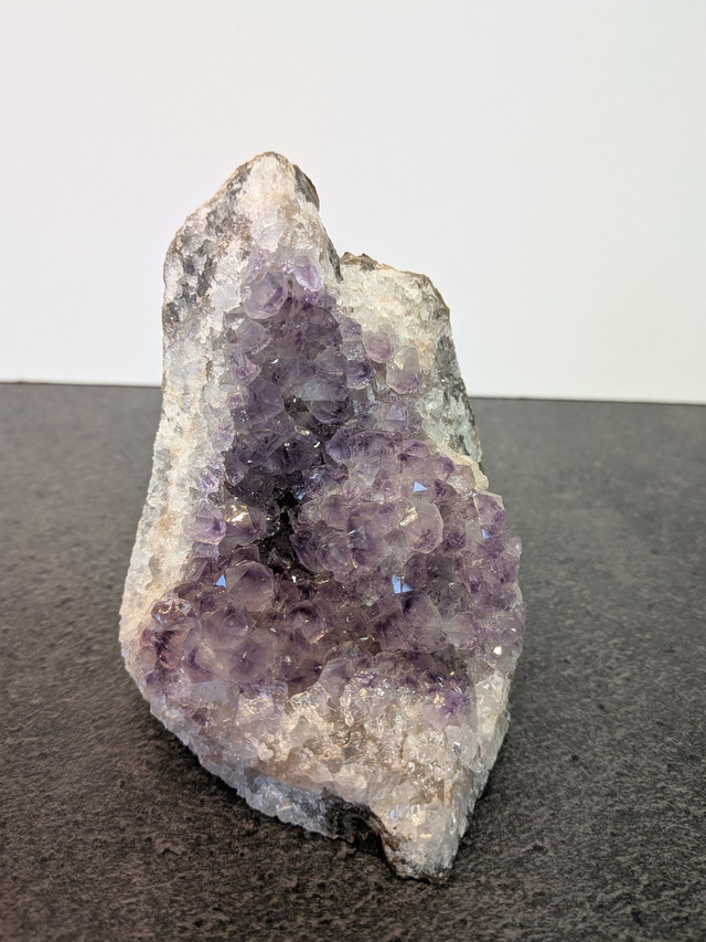 Amethyst cut base geode