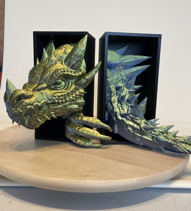 Dragon Booknook, gold-black