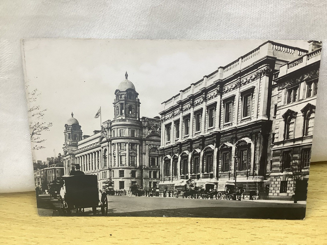 London New War office and United service museum Whitehall Unposted Vintage Postcard. Our Ref No.A106 £2.25