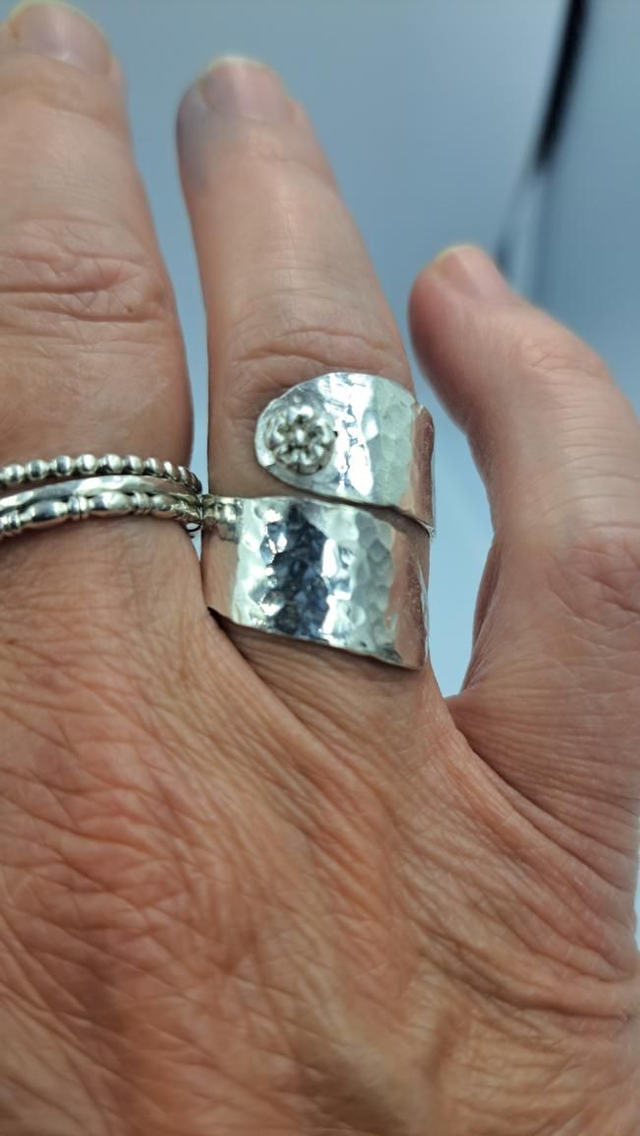 Floral spiral ring
