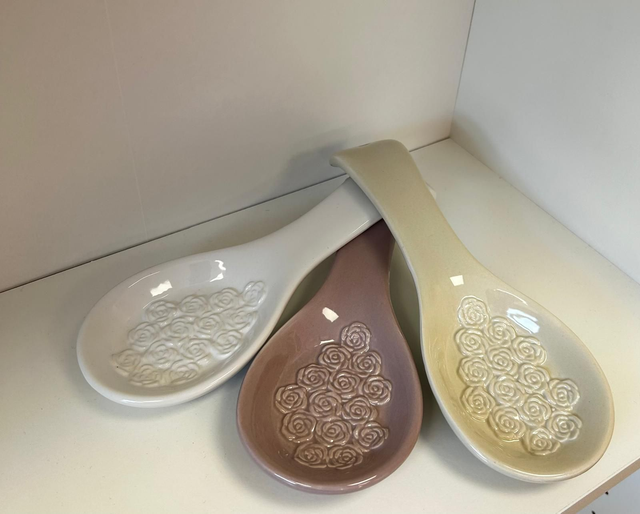 Poggiamestolo in ceramica