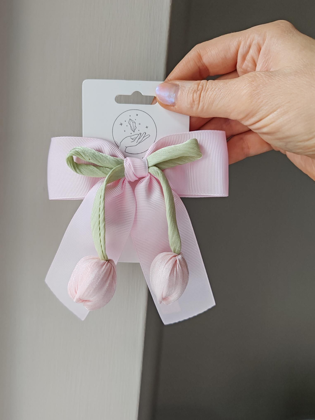 Pink tulip hairbow