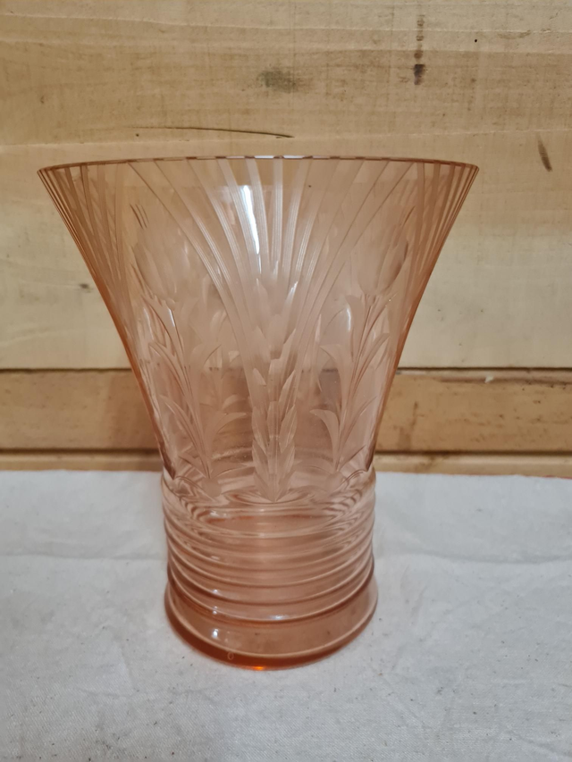 Vase vintage vieux rose ( quelques égrenures sur pourtour rien de méchant)  H22 Diam 17