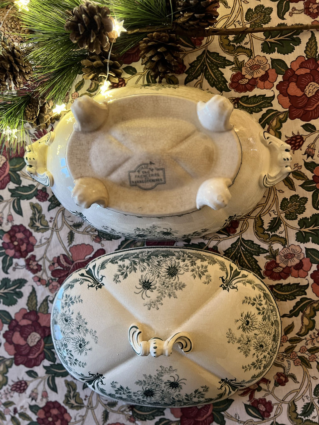 ** RESERVE ** MOLIERE - Légumier (petite soupière) de la manufacture française de Sarreguemines - Terre de Fer