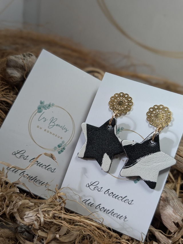 Boucles d&#039;oreilles Petite étoile blanc noir st044