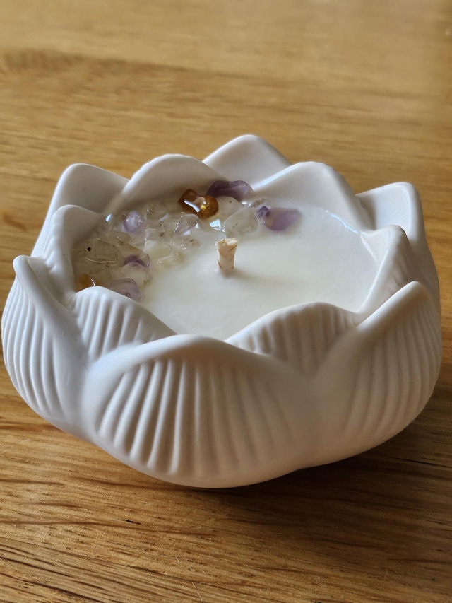 Bougie nénuphar avec pierres semi-précieuses 