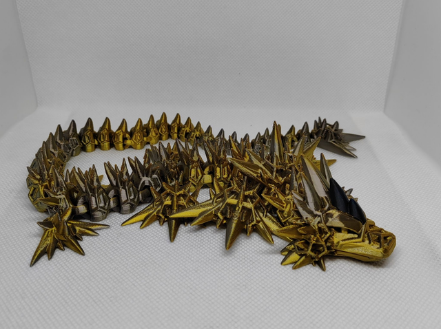 Dragon électrique aux yeux noirs