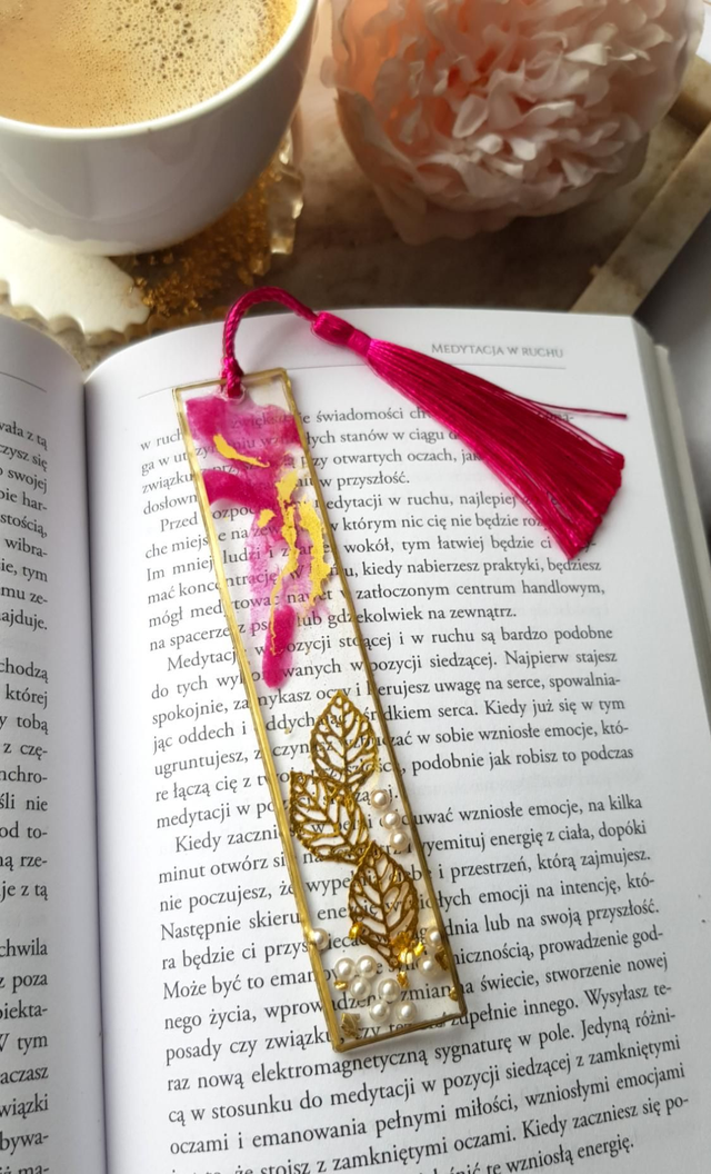 Metalic leaf with pink bookmark