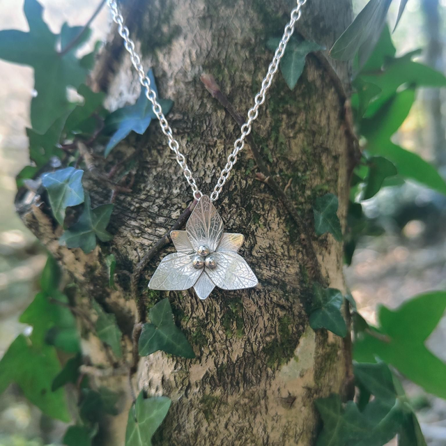 Pendentif Fleur d&#039;Éphémère en Argent