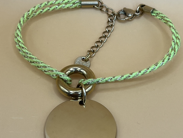 Bracelet cordon médaillon 