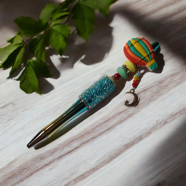 Stylo perles bleu rouge jaune