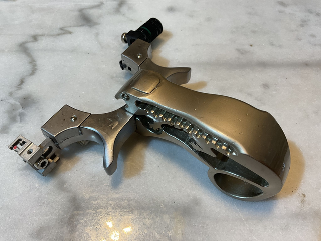 10J1 ... lance pierre compétition lézard   - (2 bandes)