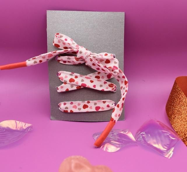 Lacets fantaisies motifs coeurs 90cm 