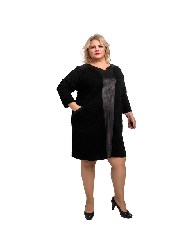 Boheme plus-koon musta tunikamekko