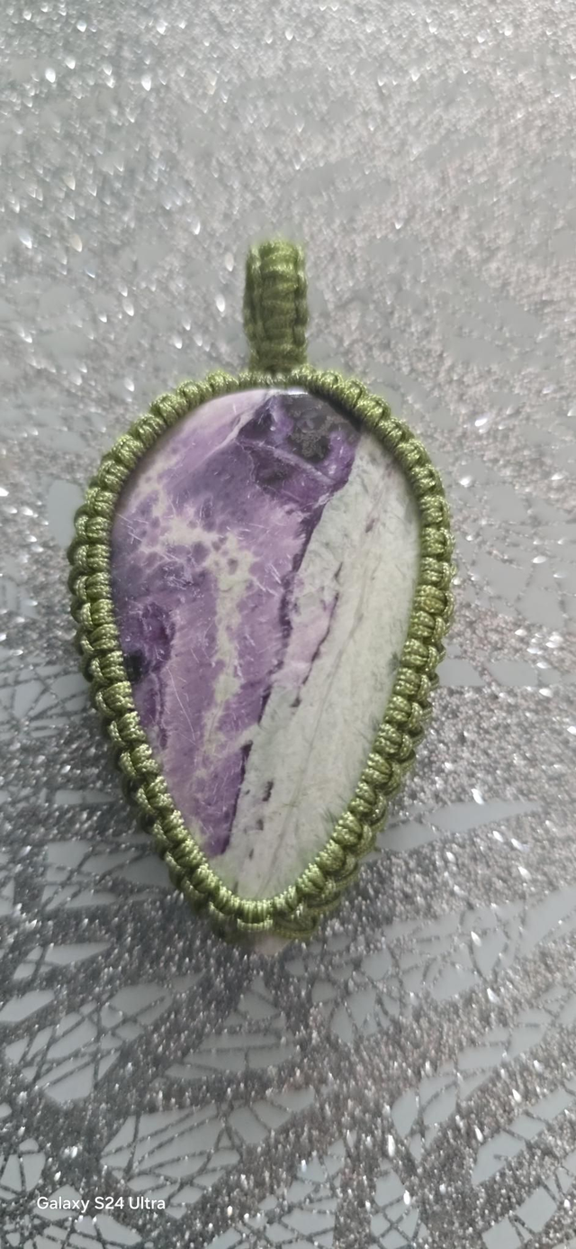 Macramé Kammerite Pendant 