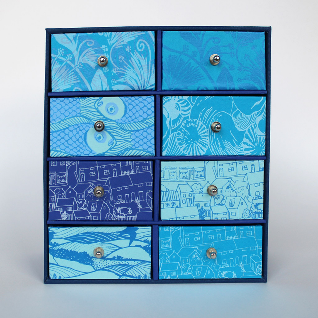 Trinket and jewellery box with 8 drawers