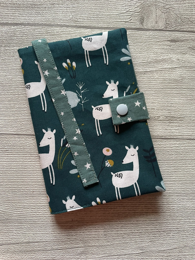 🌙Couvre-livre en tissu – Motif Biche sur fond bleu canard